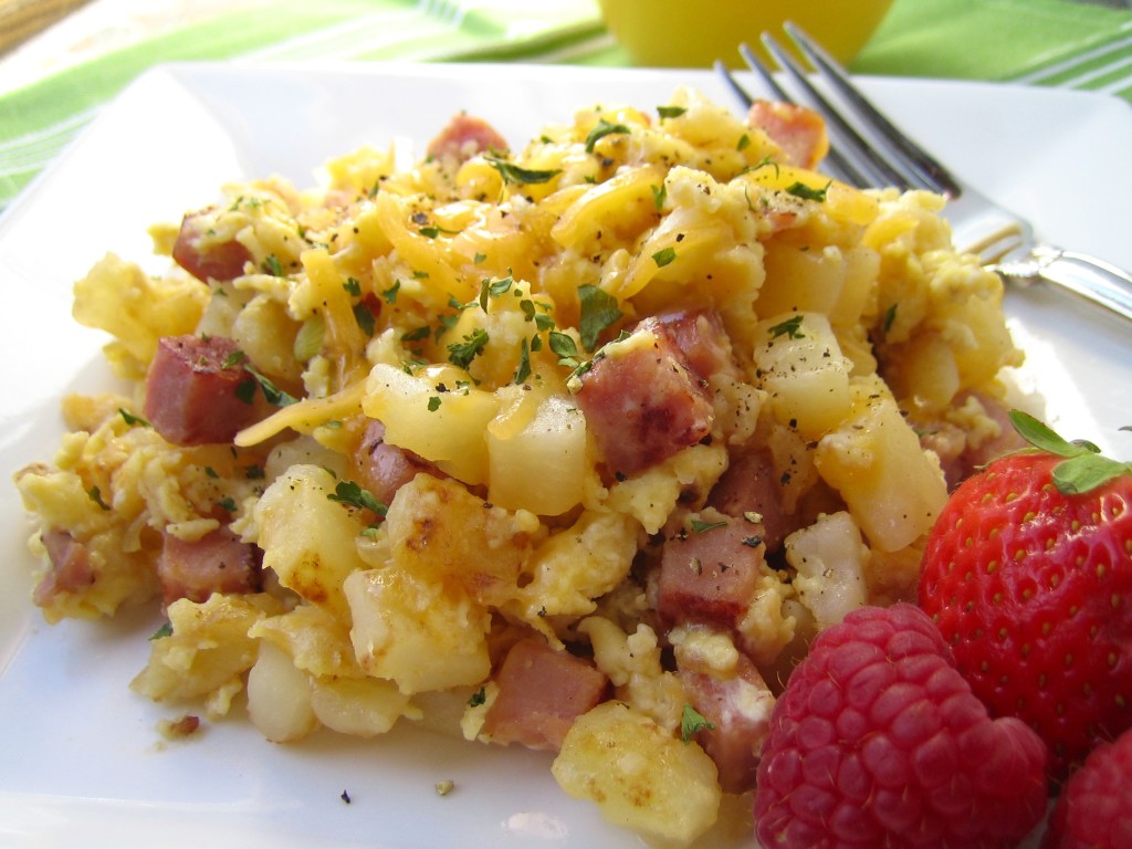 Morning mix-up - Eggs, ham, hashbrowns and cheese breakfast skillet