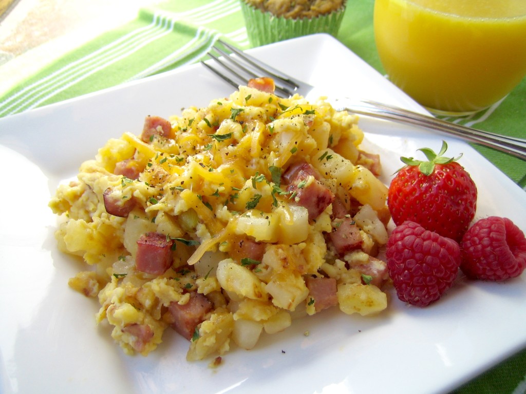 Morning mix-up - Eggs, ham, hashbrowns and cheese breakfast skillet