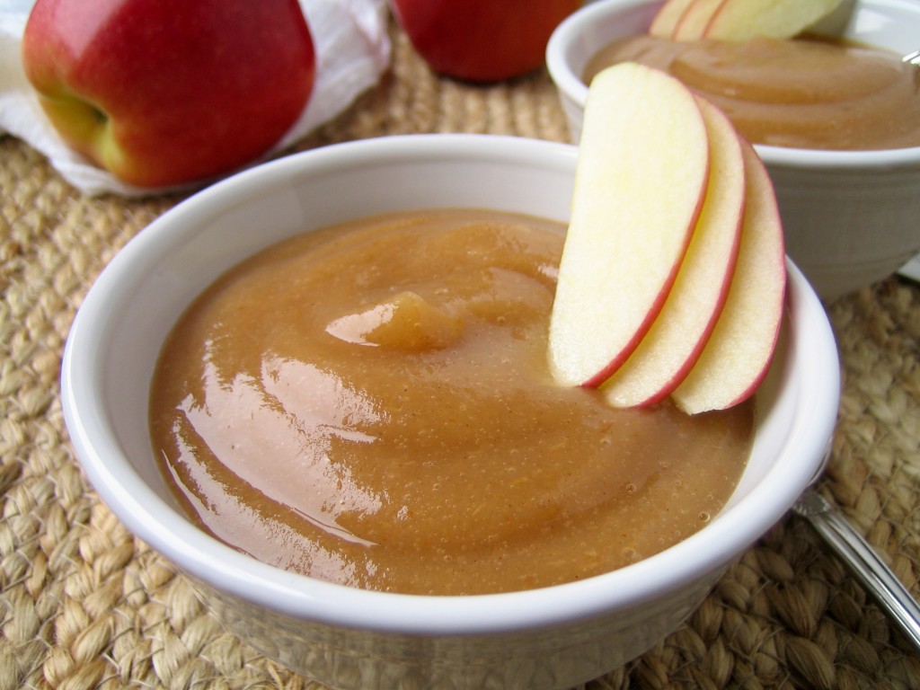 Easy Homemade Autumn Spiced Applesauce in the Crock Pot