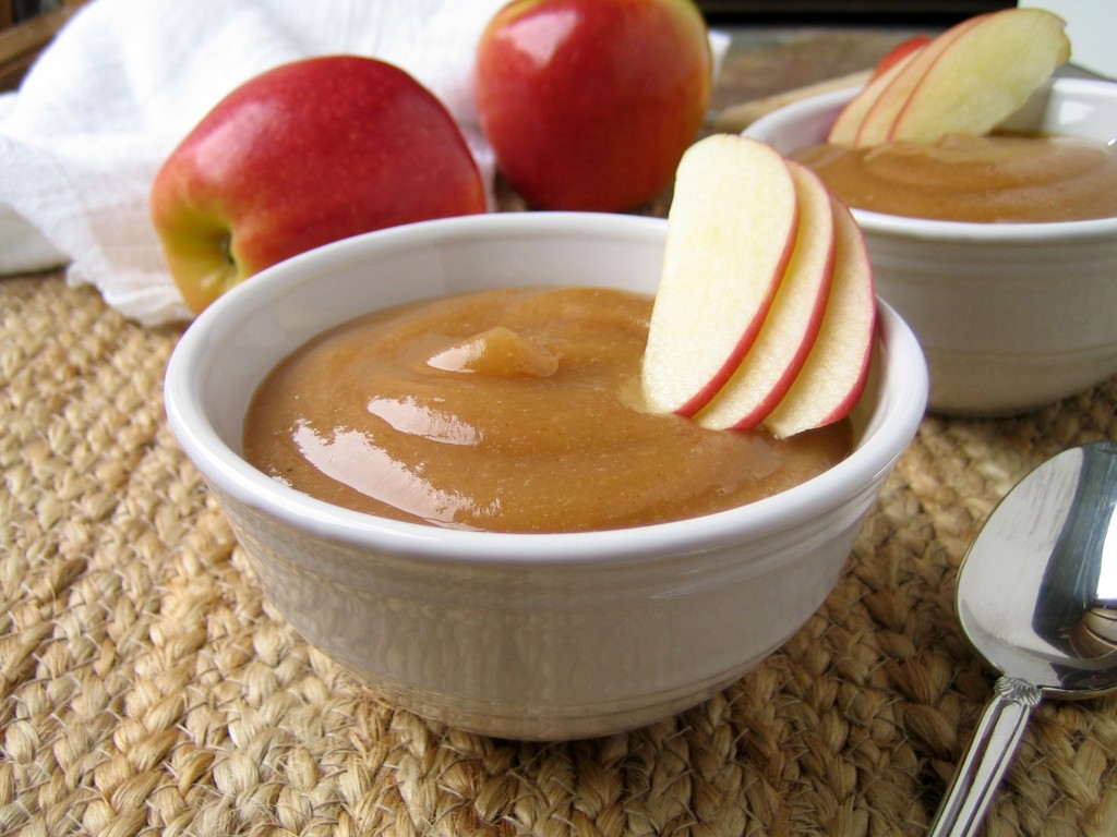 Easy Homemade Autumn Spiced Applesauce in the Crock Pot