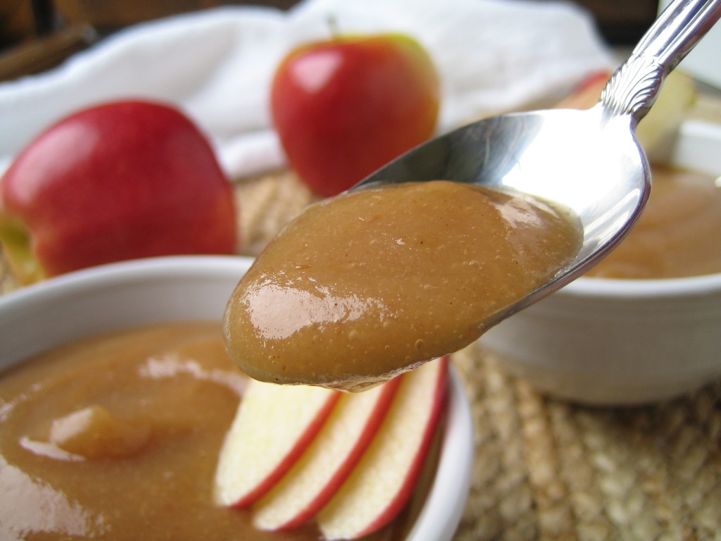 Easy Homemade Autumn Spiced Applesauce in the Crock Pot