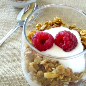 Mom’s Chewy Homemade Granola {and My Fav Granola Parfaits!}